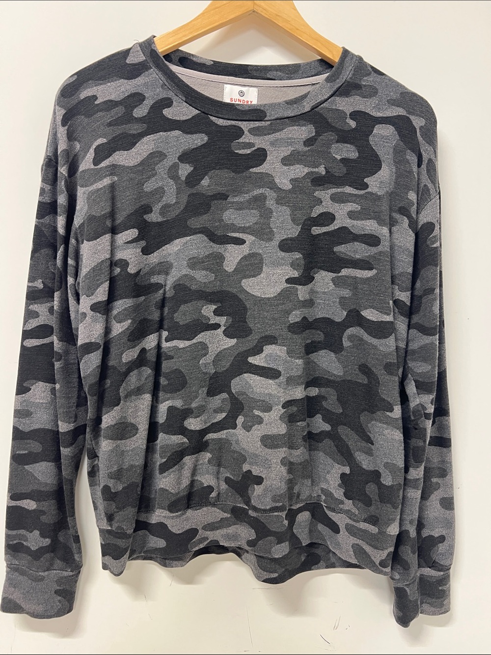 Sundry Long Sleeve Camo T shirt Size 1 (small), Oversized,  Black & Gray